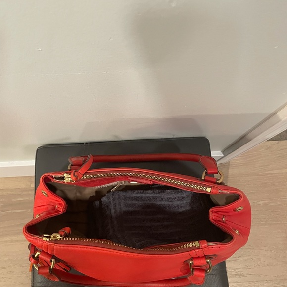 Red leather handbag - Picture 3 of 3